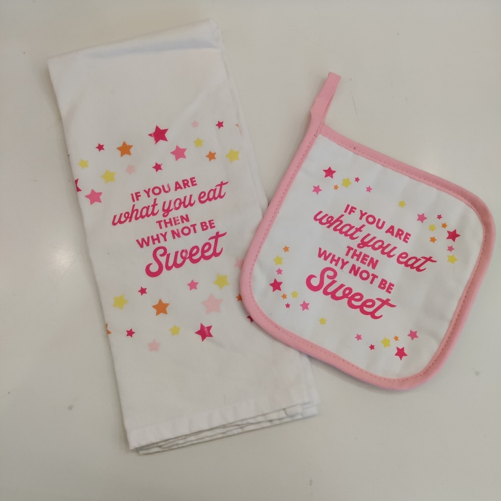 NWOT Dolly Parton Towel And Oven Mitt